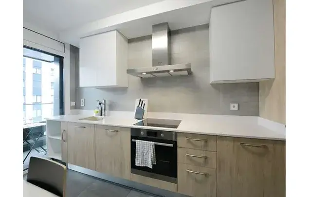 Alquiler habitaciones Bilbao - Piso amueblado con balcón