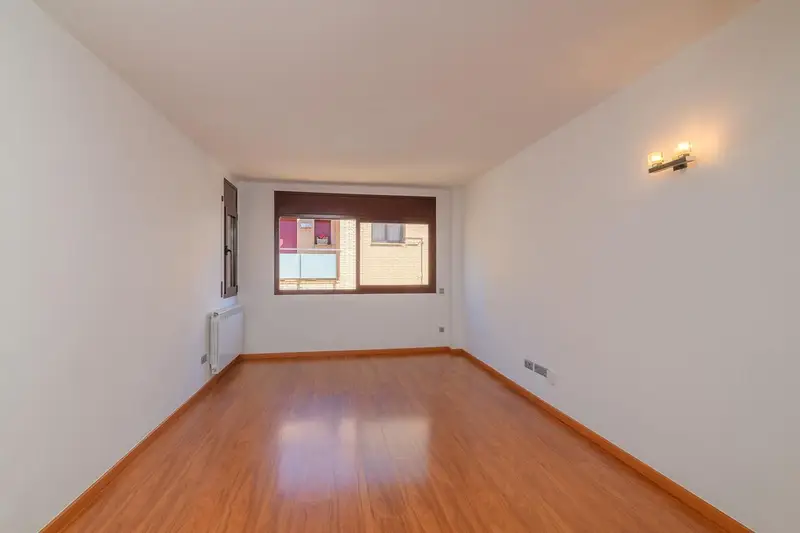 Venta Piso 3 Dormitorios Begues Centro Trastero Piscina