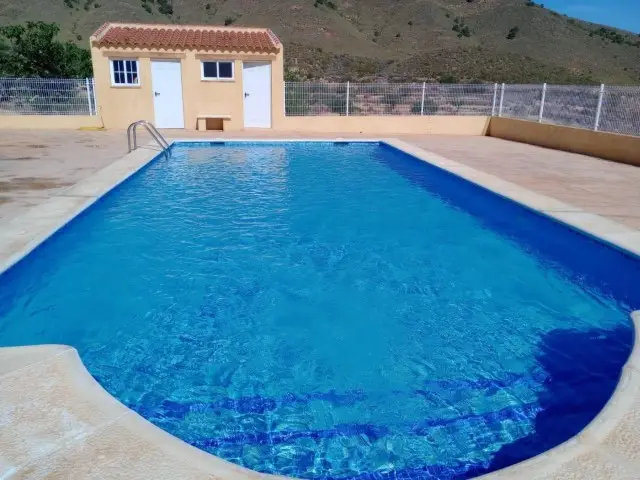 Casa de Campo con 4 Dormitorios en Los Vivancos