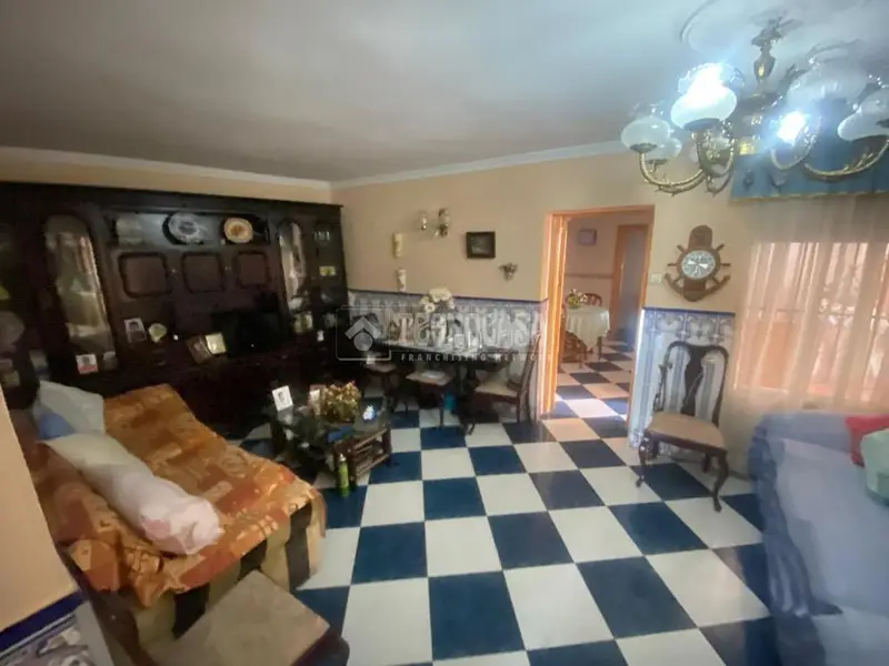 Casa en Venta La Albuera 4 Dormitorios 2 Baños Patio
