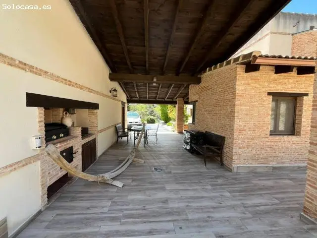 Chalet en Hontoba 4 Dormitorios 4 Banos Piscina