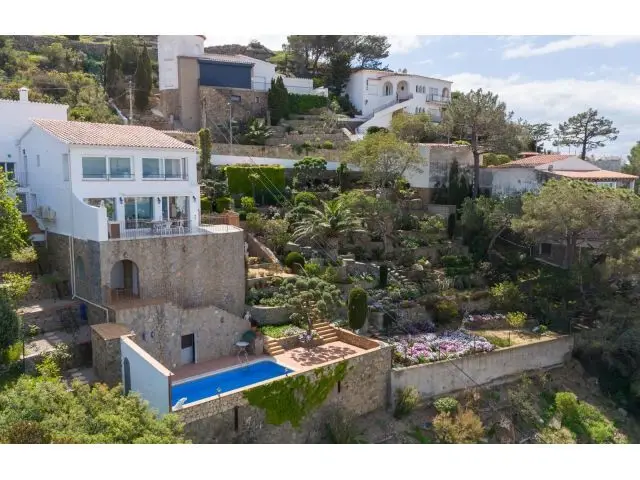 Chalet en Venta en Roses Girona con Vistas al Mar