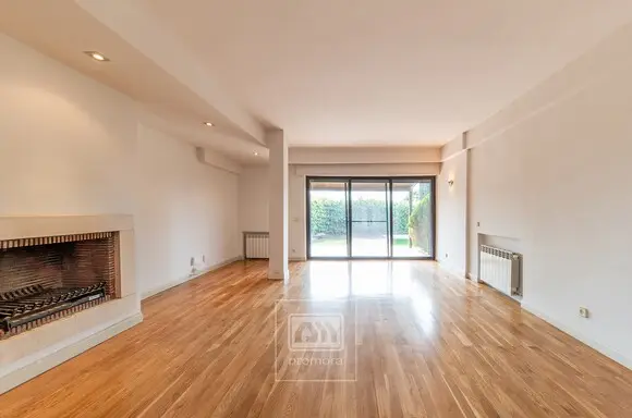 Chalet Pareado en Pozuelo de Alarcon con Jardin y Piscina