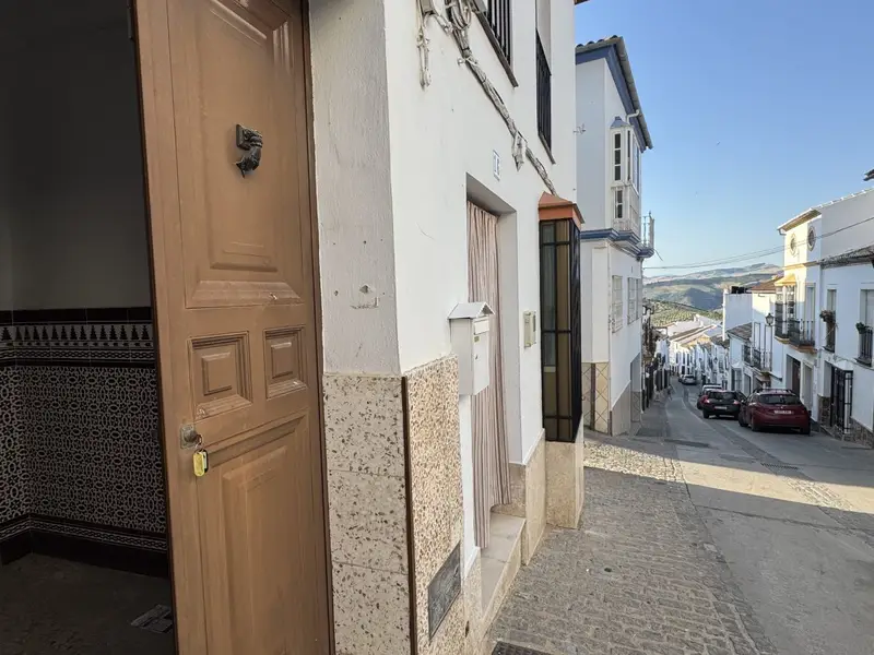 Casa-Villa de 5 Dormitorios en venta Olvera, España