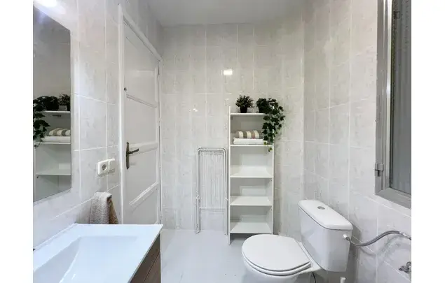 Rent 4 bedroom apartment in Madrid