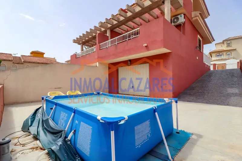 Chalet en Los Urrutias con Vistas al Mar y Piscina