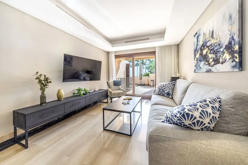 Apartamento en venta en Estepona con piscina privada y vistas al mar