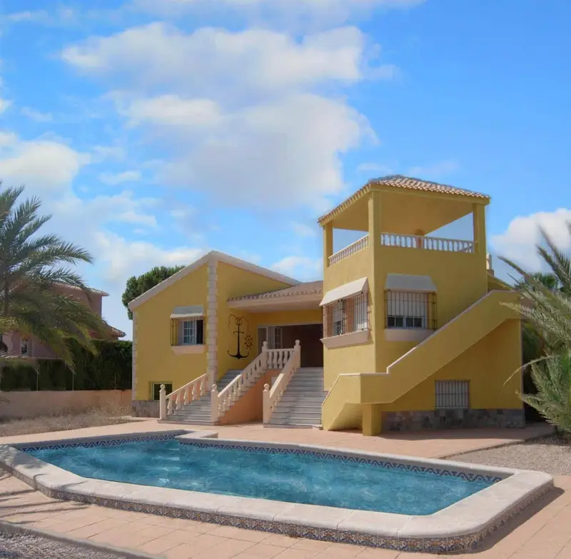 Chalet de Lujo en La Manga del Mar Menor con Embarcadero Privado