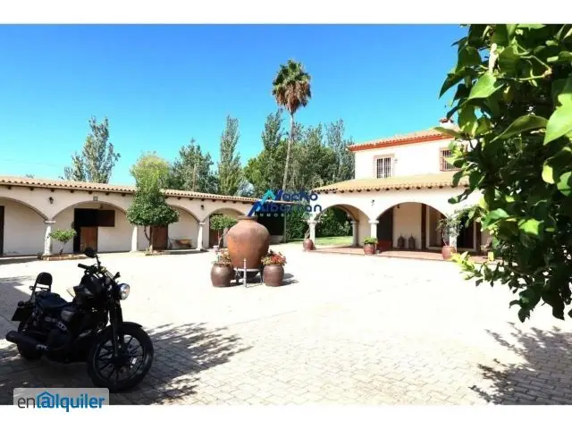 Chalet en Alquiler con Piscina y Cuadras