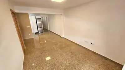 Piso Reformado 4 Dormitorios Cerca del Metro