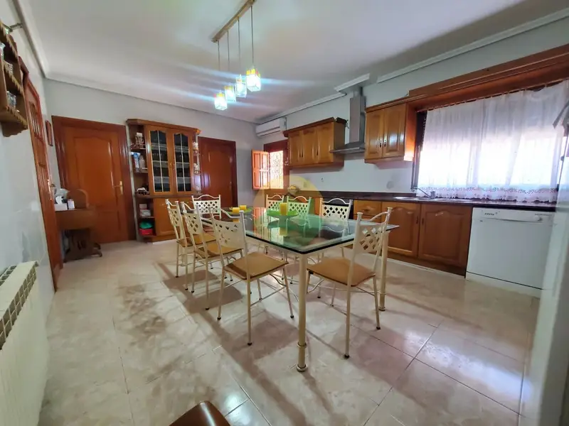 Chalet en Isla Plana con Piscina y Pista de Tenis