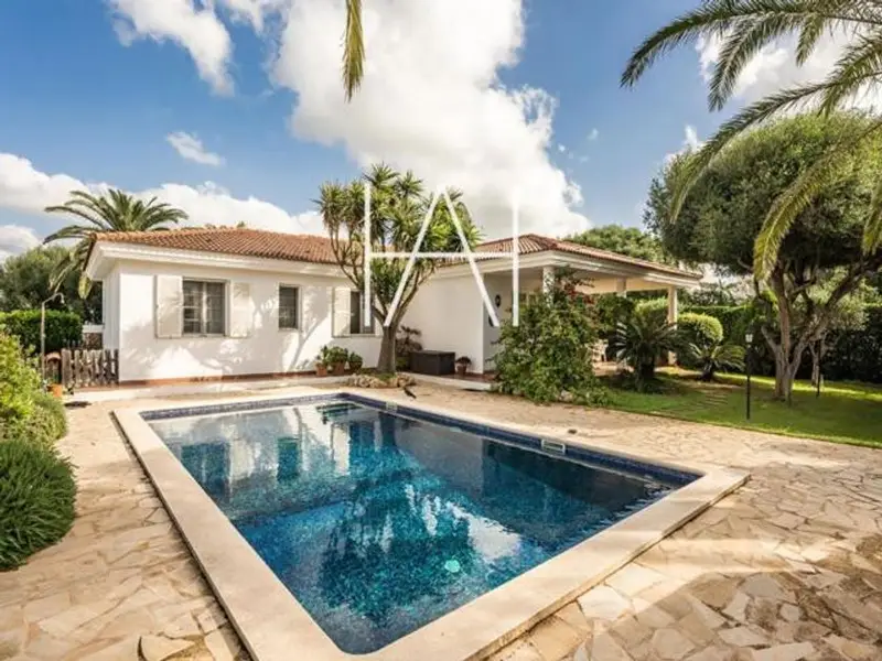 Chalet en Sa Caleta Ciutadella Menorca con Piscina Jardin y Garaje