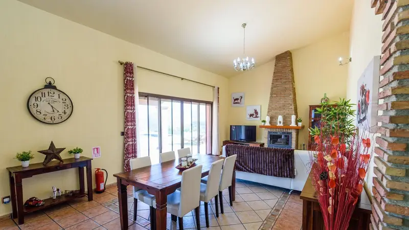 Chalet Rural con Piscina y Acceso Adaptado en Axarquía Málaga