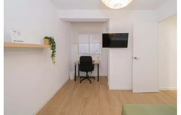 Rent a room of 83 m² in Alicante