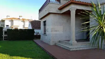 Casa en Ramallosa con Vistas al Mar y Cerca de la Playa