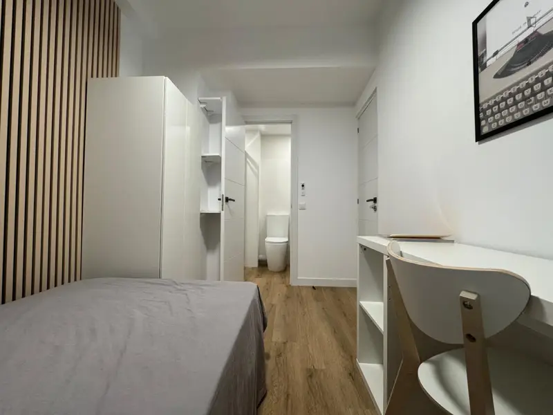 Habitacion Doble con Baño Privado en Piso Renovado en Tetu	án Madrid
