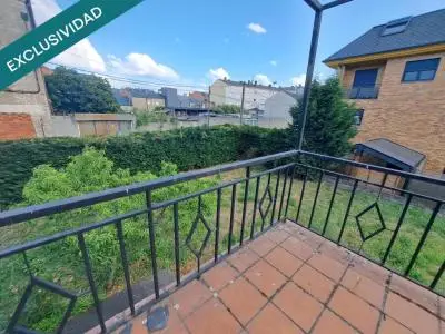 Casa en Cuatro Vientos Ponferrada con Jardin y Garaje
