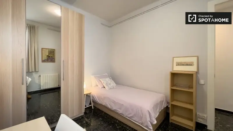Apartamento en alquiler en Carrer de Valencia Barcelona 2 dormitorios 1 ba
