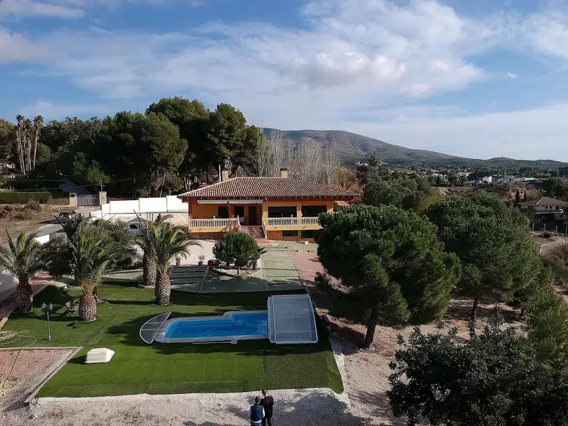 Chalet con Piscina en Elda Petrer 4 Dormitorios