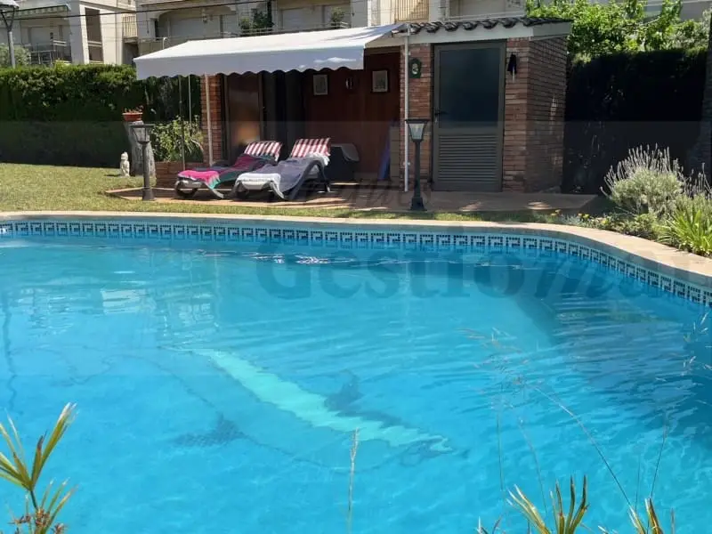 Chalet en Venta Cambrils 290m2 4 Dormitorios Piscina Jardin