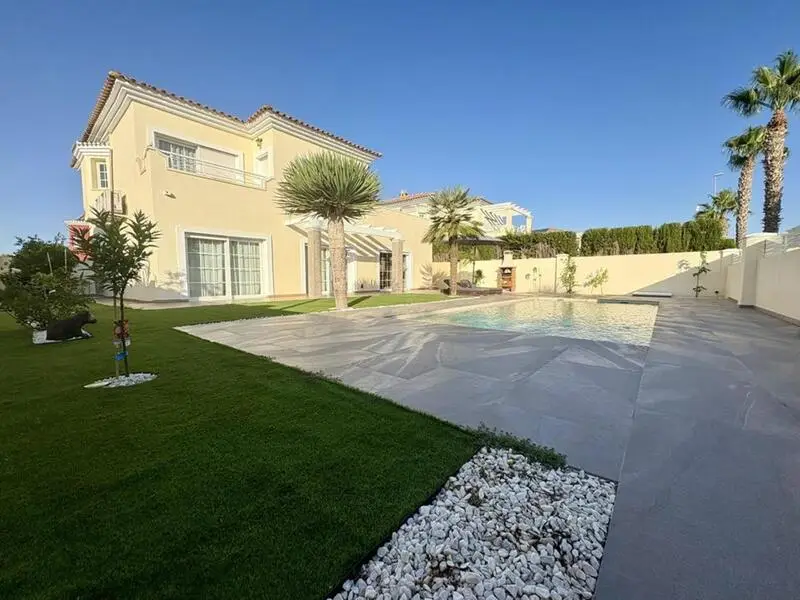 Villa de Lujo 4 Dormitorios Altaona Golf Murcia