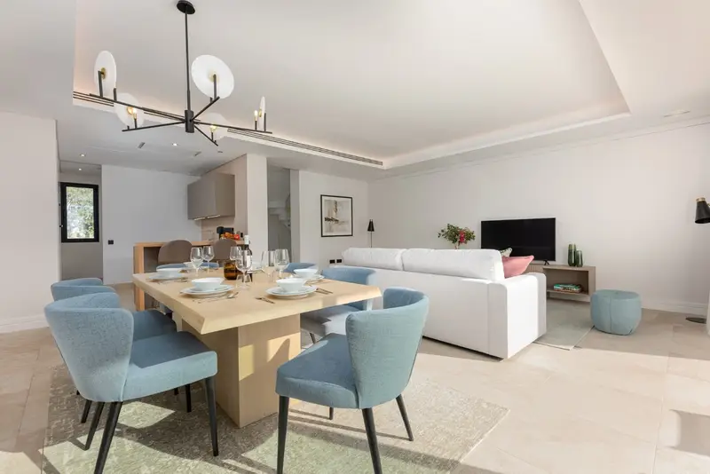 Casa-Villa de 3 Dormitorios alquiler Nueva Andalucia, España