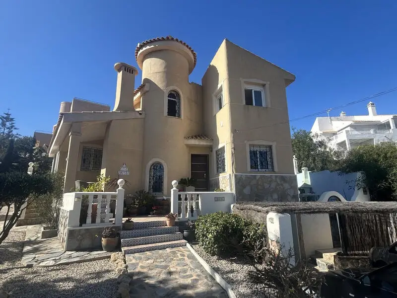 Villa en Venta Cabo de Palos 4 Dormitorios Piscina Privada Vistas al Mar