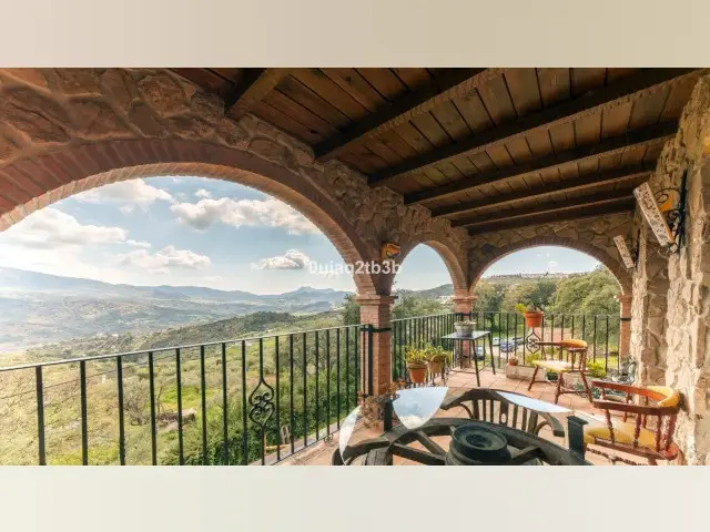 Finca con Establos en Cortes de la Frontera