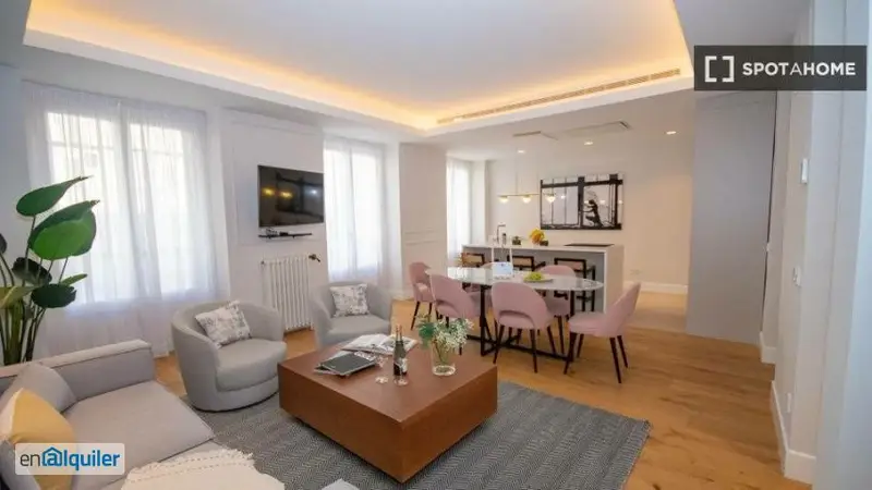Piso de 3 dormitorios en alquiler en Las Cortes, Madrid