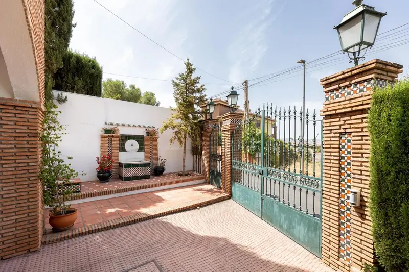 Chalet con dos casas en Otura Granadas