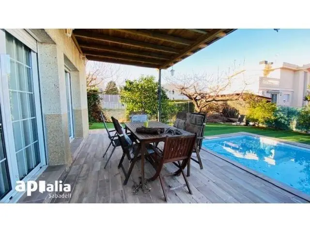 Chalet de Lujo en Castellarnau Sabadell con Piscina y Jardin