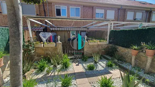 Adosado en Yague con Piscina y Terraza de 60m2
