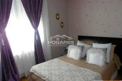 Casa con 8 Dormitorios y 2 Viviendas Independientes en Vigo