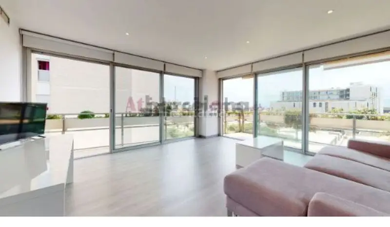 Piso en venta en Sant Adria de Besos con vistas al mar y montaña