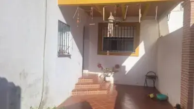 Casa adosada en venta en Gines cerca del parque de los patos