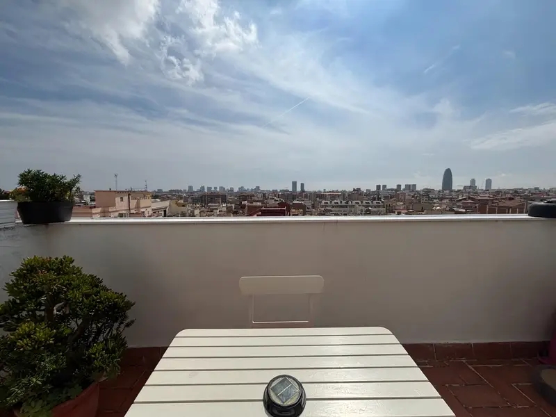 Venta de Ático en Barcelona con Vistas Panorámicas y Terrazas