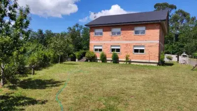 Chalet en Venta en Porriño 400m2 con Jardin y Garaje