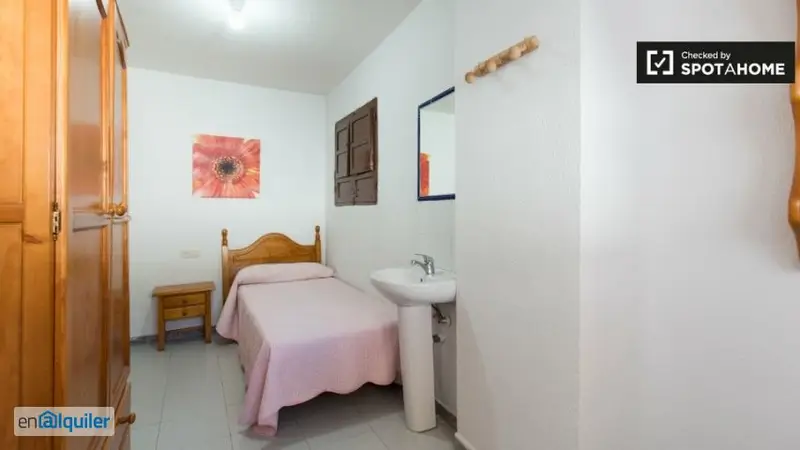 Apartamento céntrico de 12 habitaciones con habitación amueblada