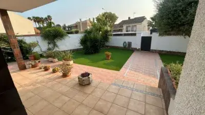 Chalet en Alquiler en Santiago de la Ribera: 4 Dormitorios y 3 Baños