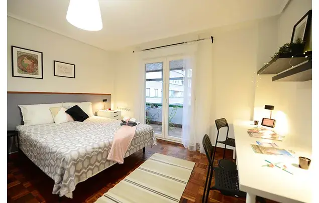 Habitaci
ón 110m
² Bilbao Estancia Media Larga