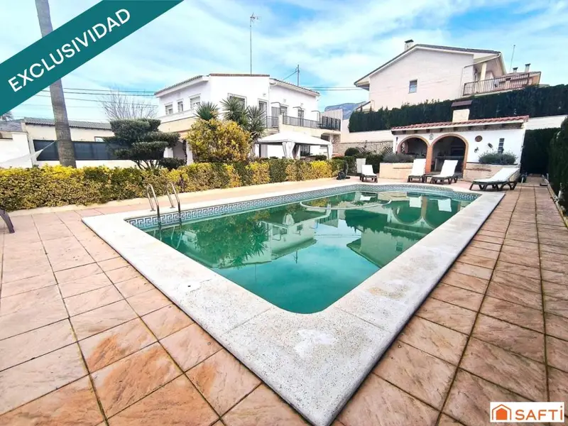 Casa Moderna con Piscina en Petrer 4 Dormitorios