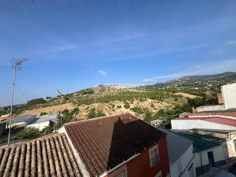 Piso en venta Torredelcampo: Amplio y luminoso con terraza