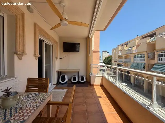 Amplio Piso con Terraza en el Grao de Gandia Cerca de la Playa y Puerto