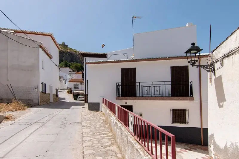 Venta Casa con terraza en Píñar - Ref: 1411
