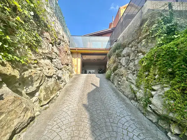 Casa en Cantabria con Jardín y Garaje para 3 Coches