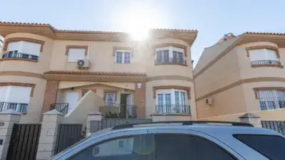 Casa Pareada en Vegas del Genil cerca de Granada