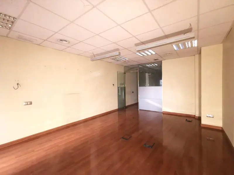 Venta Local Comercial Les Corts Barcelona 73m²