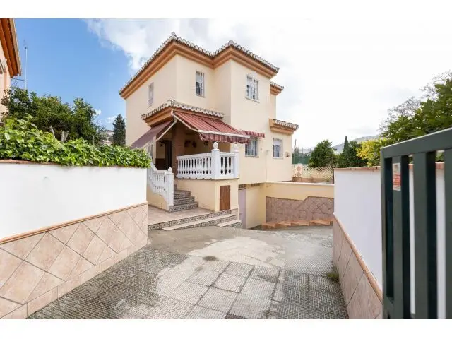 Casa en Urbanizacion Privada Cenes de la Vega