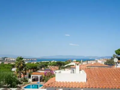 Casa con Vistas al Mar y Piscina Privada en Puig Sec