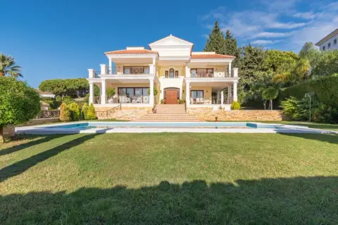 Casa Villa de Lujo 5 Dormitorios Las Chapas Marbella